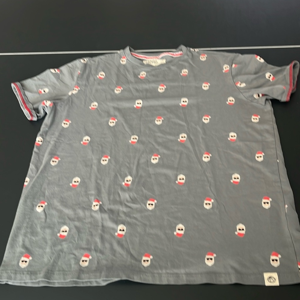 Free planet men's large cool santa tee, short sleeve- ugly sweater party tee